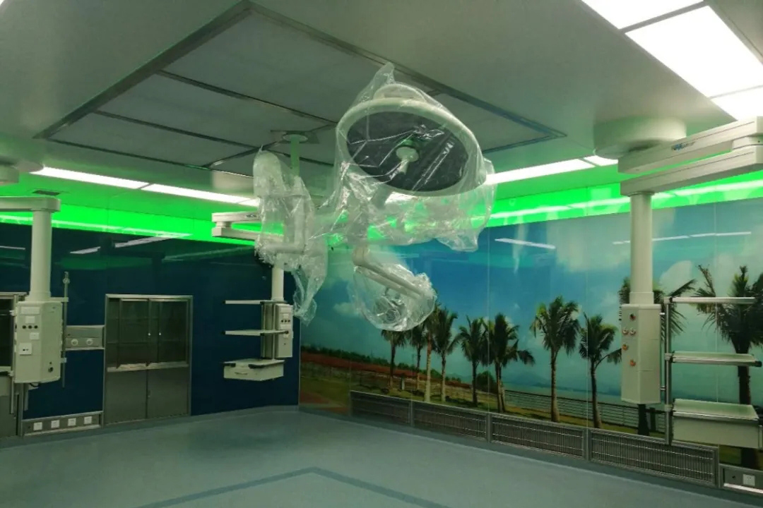 现代化玻璃手术室建设